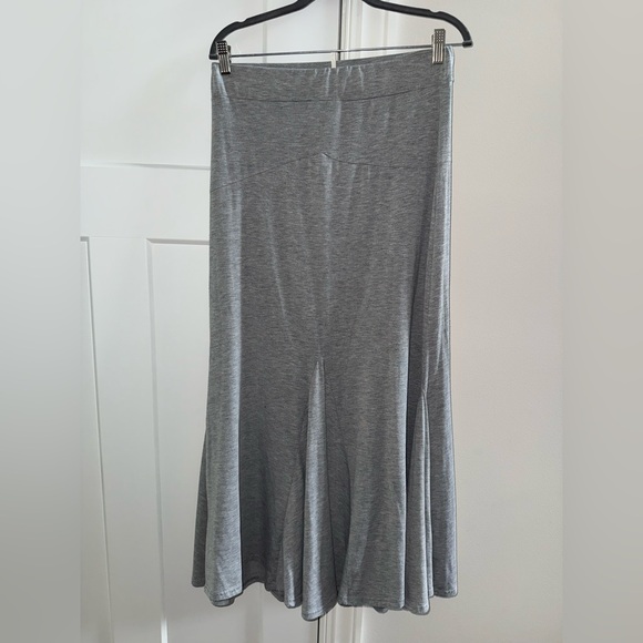 Gray Pleated Maxi Skirt for Casual Occasions - Picture 2 of 2